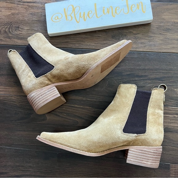 Tory Burch Suede Pointed Toe Western Chelsea Boots NWT - Picture 2 of 9